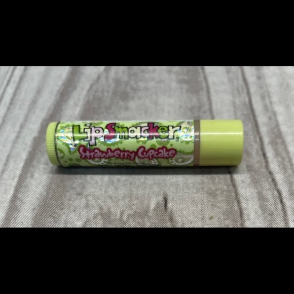 Lip Smacker Bonne Bell Strawberry Cupcake Lip Balm Out Of Package Unused - Picture 4 of 6
